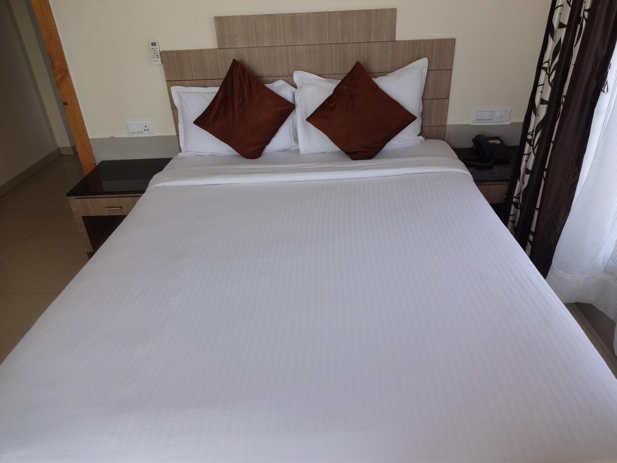 Royal Riviera Hotel Kumarakom Buitenkant foto