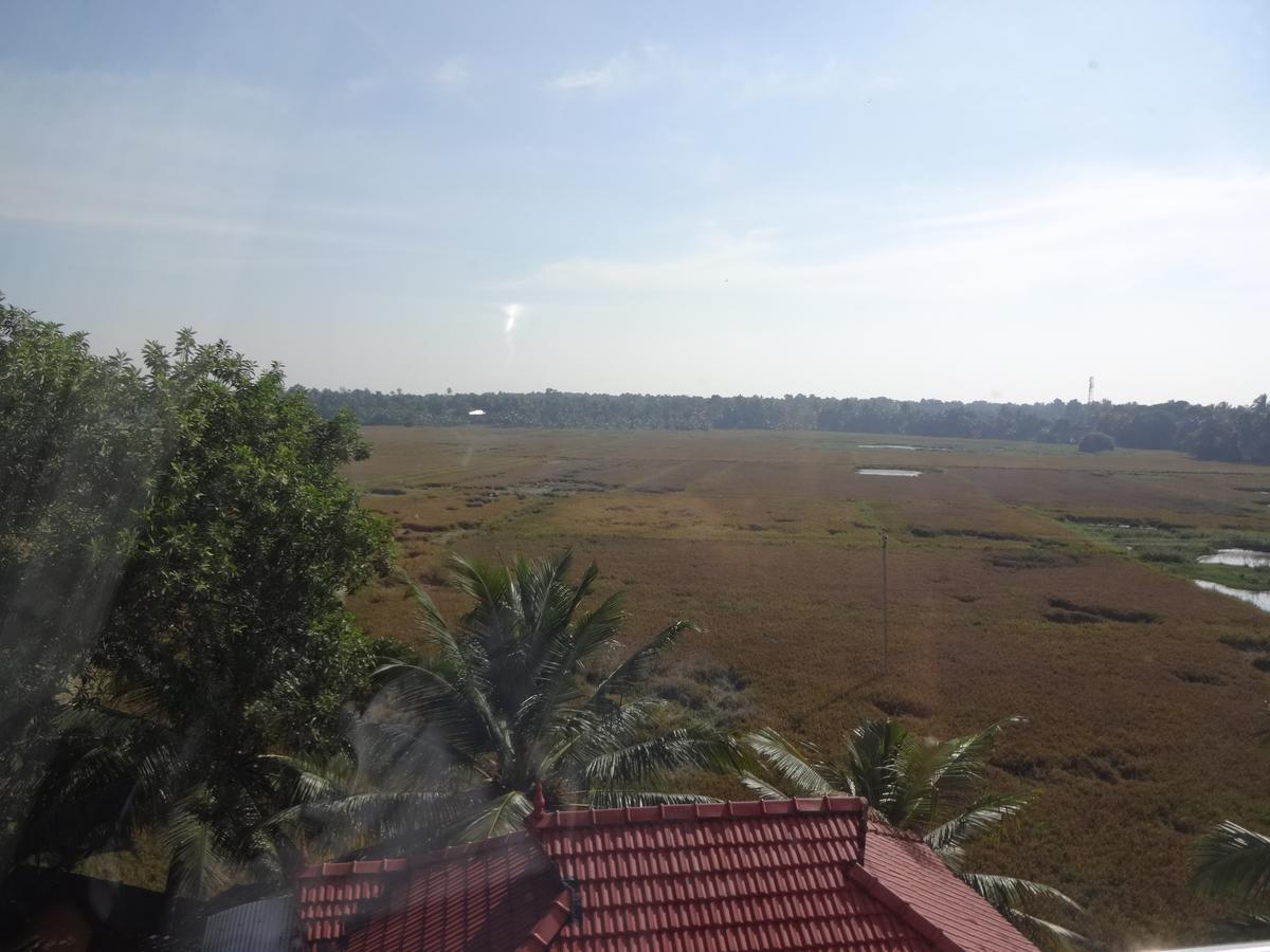 Royal Riviera Hotel Kumarakom Buitenkant foto