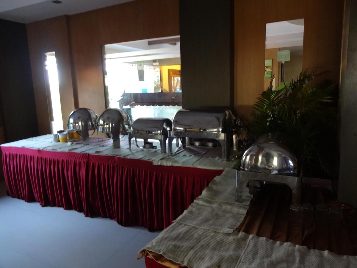 Royal Riviera Hotel Kumarakom Buitenkant foto