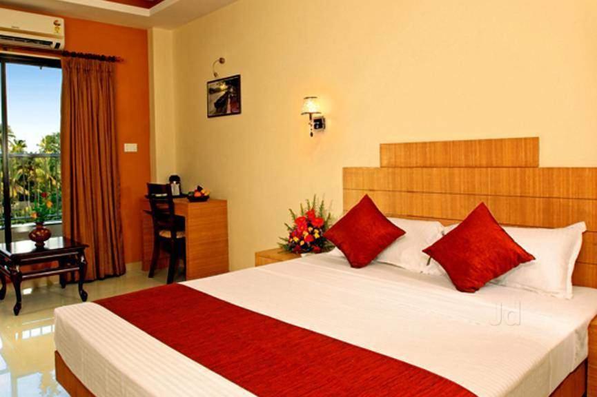Royal Riviera Hotel Kumarakom Buitenkant foto